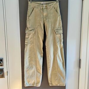 Garage Women's Beige Camden Cargo Pants. Size 00. 9.5 inch rise. Relaxed fit.